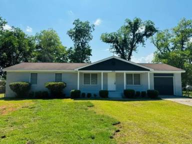 Main picture of 1305 Pinehurst Dr