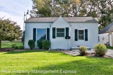 Main picture of 102 S Lincoln Ave