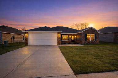 Main picture of 2741 Biddie St