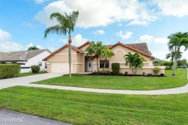 Main picture of 9398 Laurel Green Dr