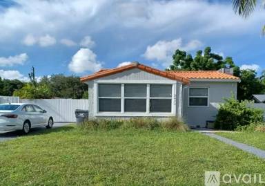 Main picture of 2471 Dewey St