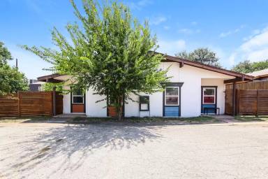 Main picture of 2717 Parker Ln