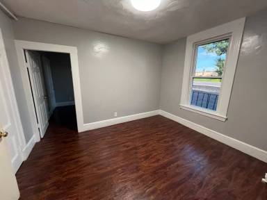 Main picture of 68 Hollis St