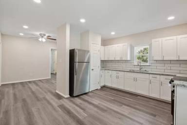 Main picture of 4313 Harrisburg Blvd