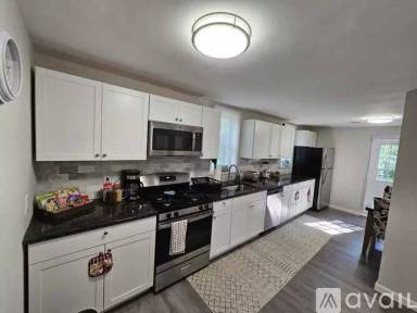 Main picture of 130 Maple Ave