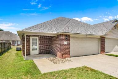 Main picture of 1667 N Evening Shade Dr