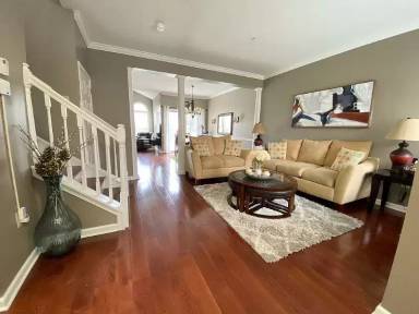Main picture of 55 Lincoln Dr