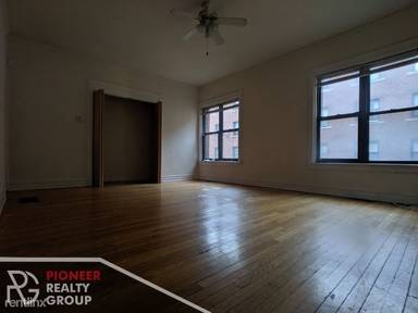 Main picture of 813 W Waveland Ave