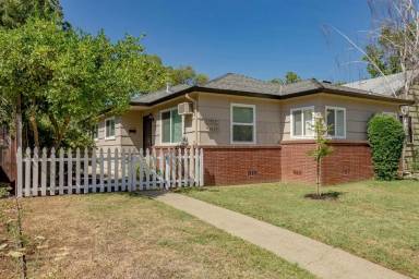 Main picture of 3835 Sherman Way