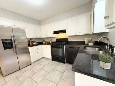 Main picture of 7401 Valley Dr