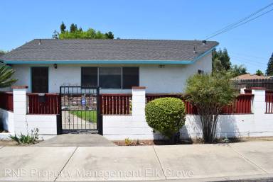 Main picture of 901 N Palm St