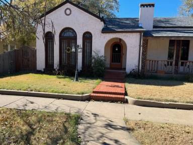 Main picture of 3104 S Polk St