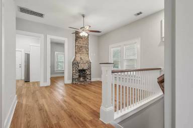 Main picture of 311 W 39th St