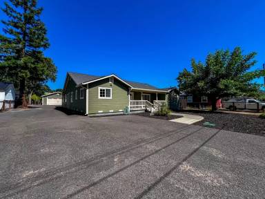 Main picture of 1022 Berry Ln