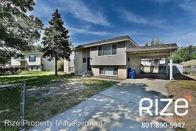 Main picture of 3244 S Oriole Way