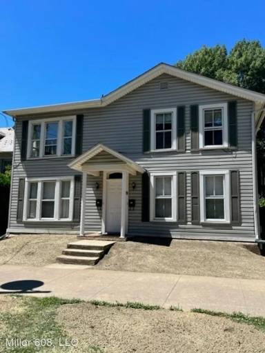 Main picture of 606 W 6th St