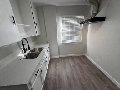 Main picture of 2833 1/2 Huron St