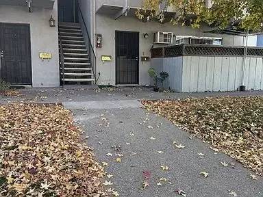 Main picture of 1338 W 12th St