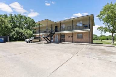 Main picture of 609 Wades Way