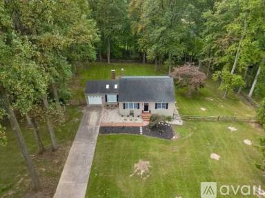 Main picture of 3 Country Ln