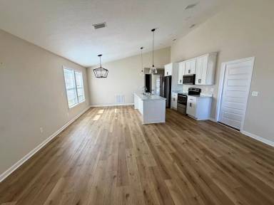 Main picture of 2703 Largo Ave
