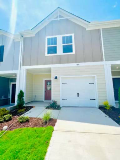 Main picture of 928 Field Ivy Dr