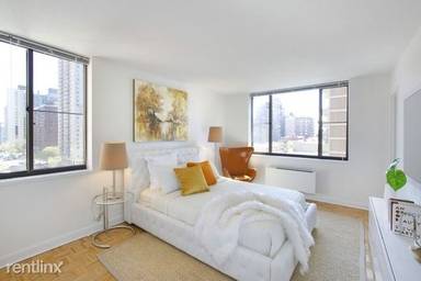 Main picture of 1482 1st Ave