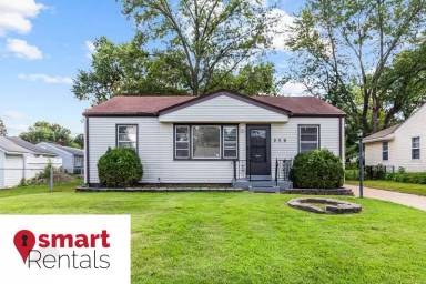 Main picture of 250 Maple Dr