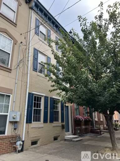 Main picture of 1121 Christian St