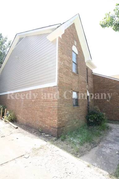 Main picture of 5875 Jardin Pl