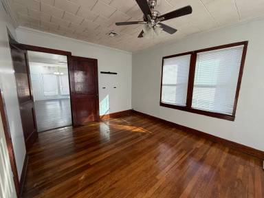 Main picture of 128 Alex St
