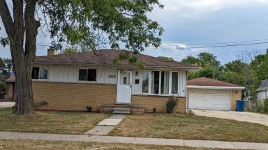 Main picture of 3945 Hayes St