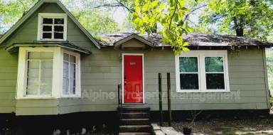 Main picture of 102 Plum Tree Ln