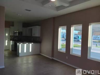 Main picture of 3104 W Kenwood St