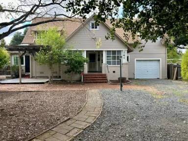 Main picture of 741 North St