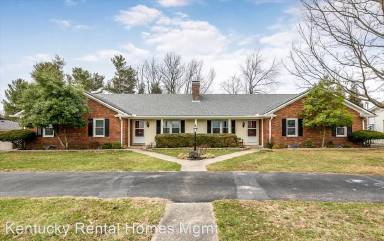 Main picture of 305 Lakeshore Dr