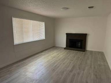 Main picture of 5546-5548 Palmdale Way
