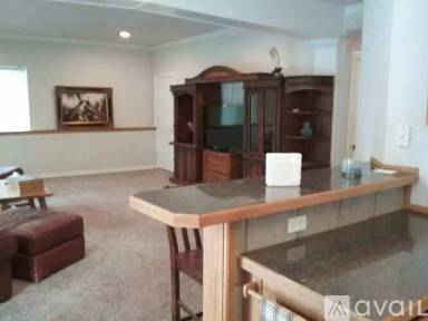Main picture of 102 W Valley Dr
