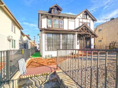 Main picture of 336 1/2 S Wilton Pl