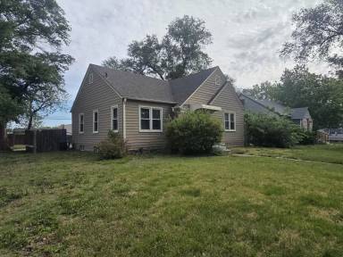 Main picture of 640 W 5th St