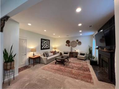 Main picture of 8 Crestwood Ct