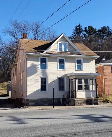 Main picture of 233 E Main St