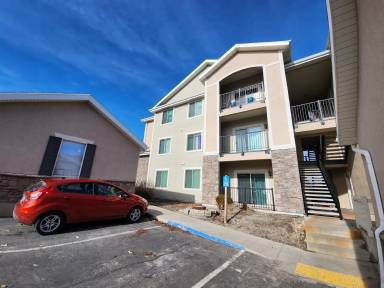 Main picture of 107 W Spring Hill Way