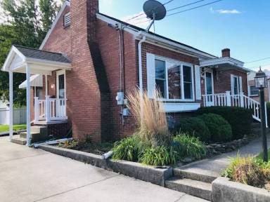 Main picture of 31 Brewster St