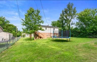 Main picture of 136 Brooks Rd