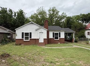 Main picture of 1412 W Cherry St
