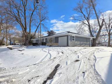 Main picture of 29 E Lake Shore Dr