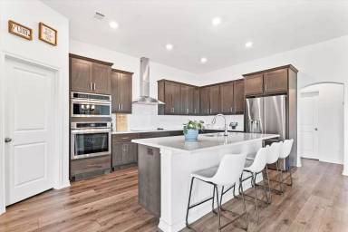 Main picture of 285 Redwood Dr