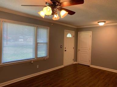 Main picture of 912 Royal Trl