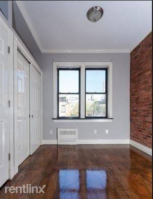 Main picture of 232 W 14th St